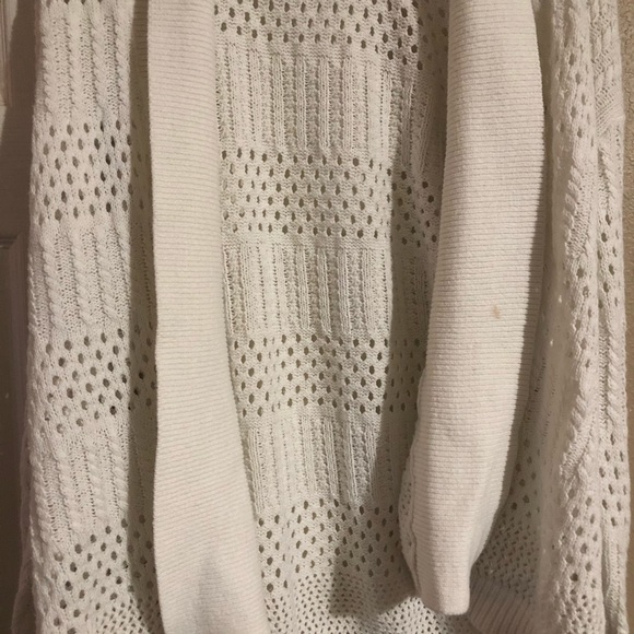 ❗️SOLD❗️Verve • White Crotchet Open Front Cardigan - Picture 3 of 13